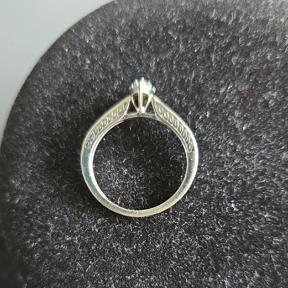 Elegant Silver Diamond Ring - Picture 2 of 4